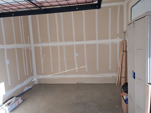 4th image of 1373 Manor Ave