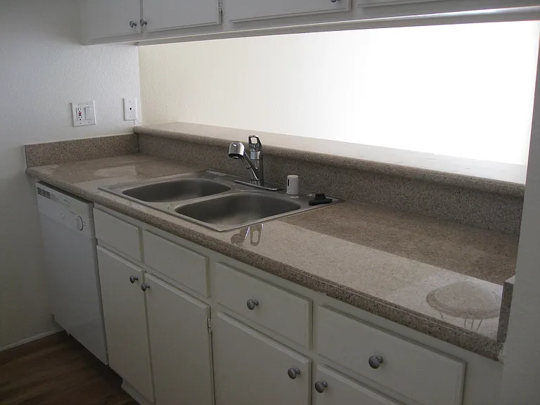 1375 Midvale Apartments — Photo 32