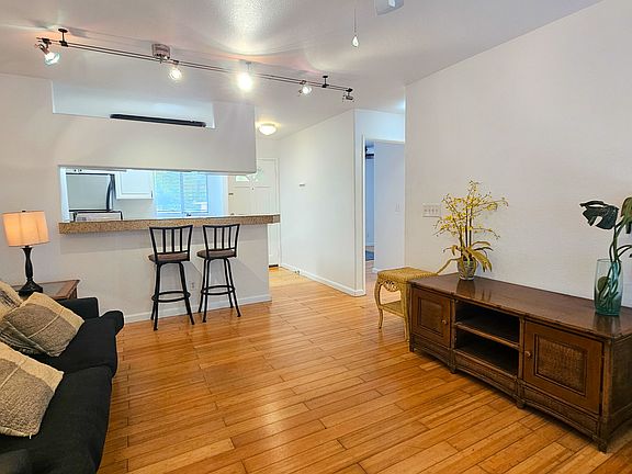 2nd image of 75-6081 Alii Dr APT A103