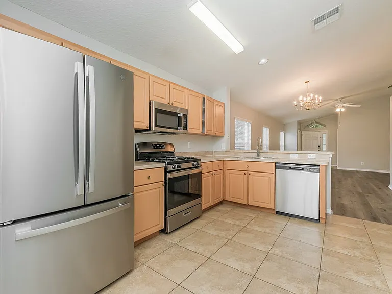 7546 Oxford Garden Cir — Photo 6
