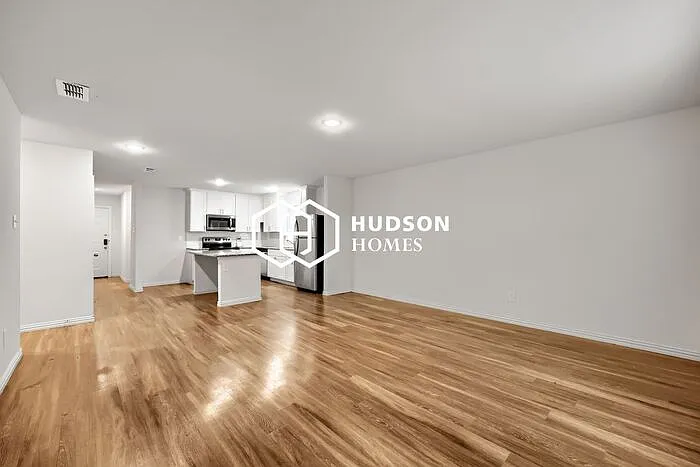 2032 Clay St — Photo 4