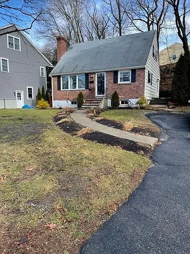 137 Sylvester Ave Photo 1