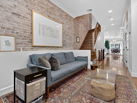 4th image of 926 Park Ave