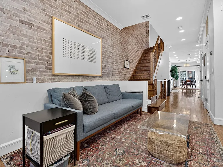 926 Park Ave — Photo 4