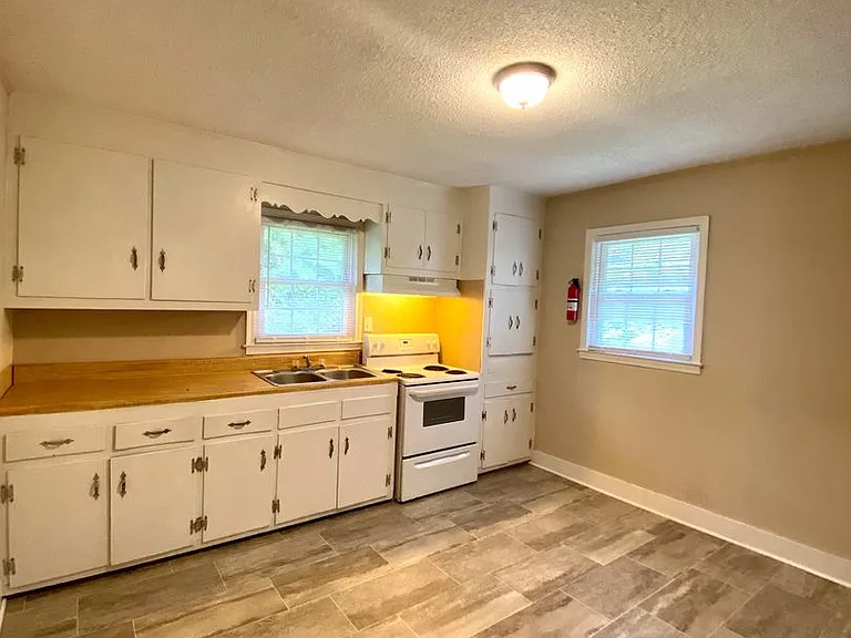 106 Cantrell Dr — Photo 8