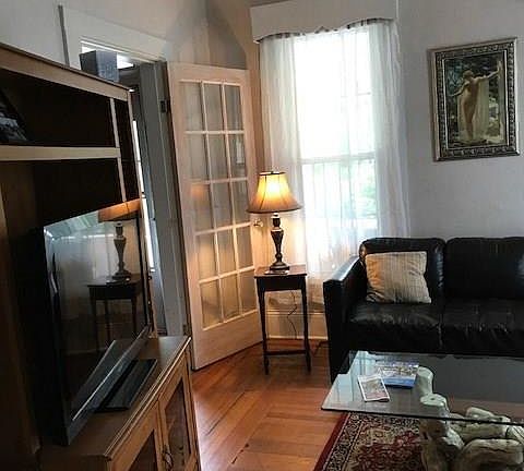 5th image of 119 Catherine St