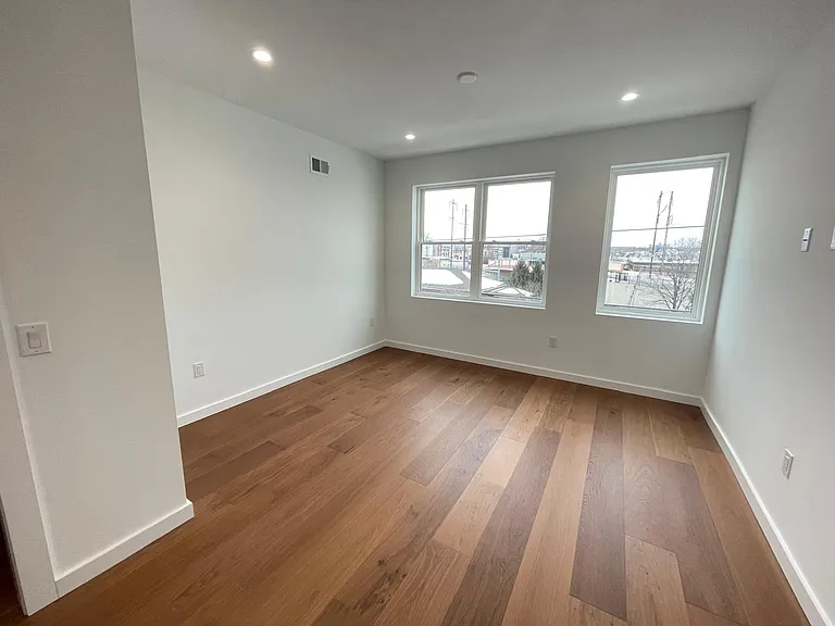 2922 W Glenwood Ave — Photo 7