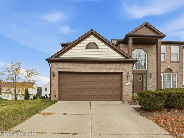 755 Lacosta Ct, Pontiac, MI 48340