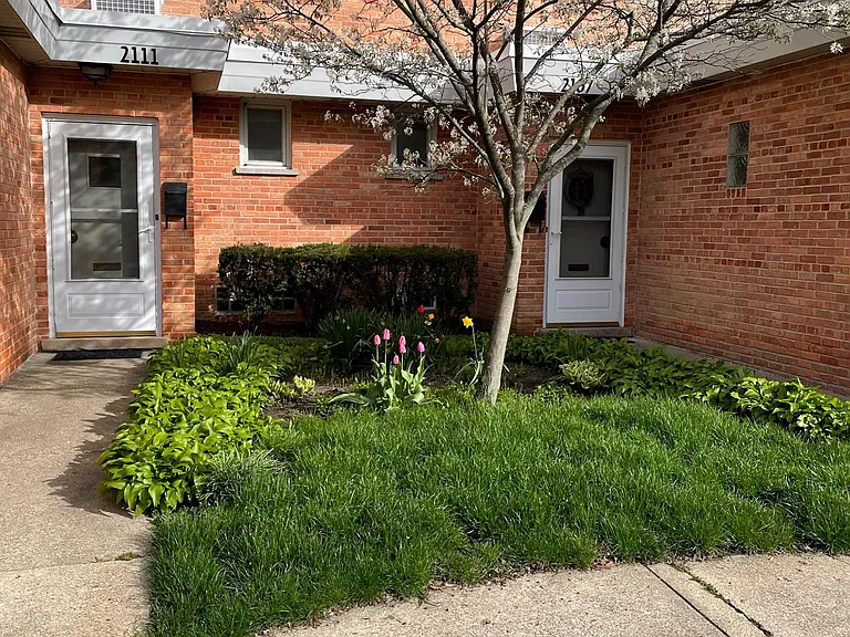 2111 Livingston St — Photo 2