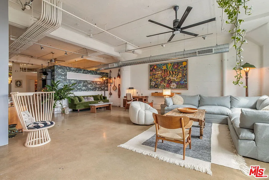 2 bed, 1.0 bath, 1860 sqft, $4,900 — Photo 4