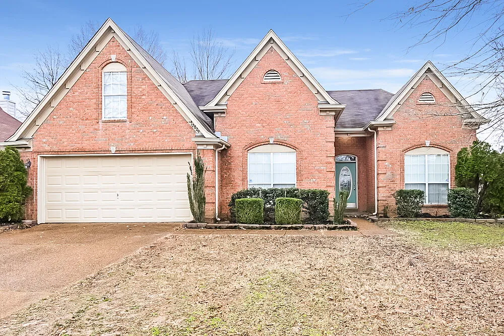 3 bed, 2.0 bath, 2036 sqft, $2,075 — Photo 1