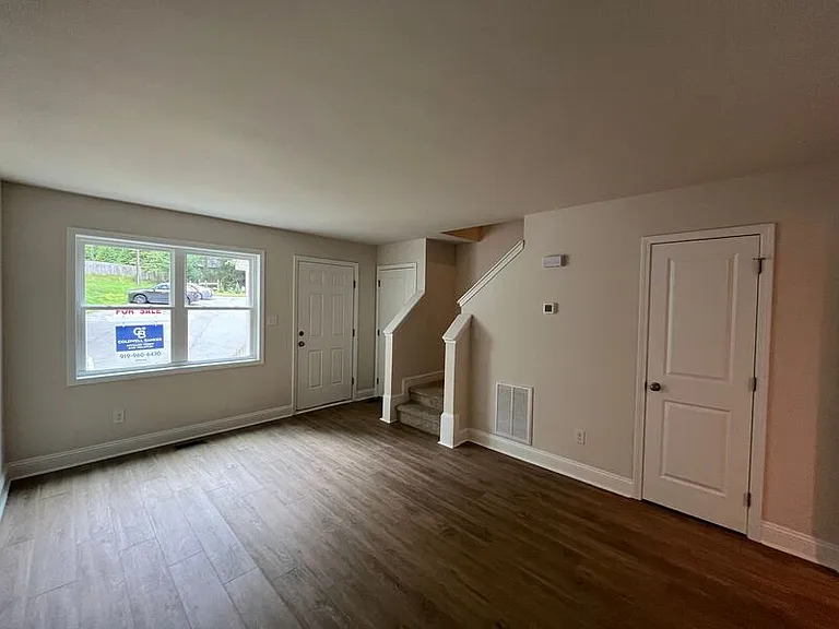 212 N Peartree Ln #E — Photo 6