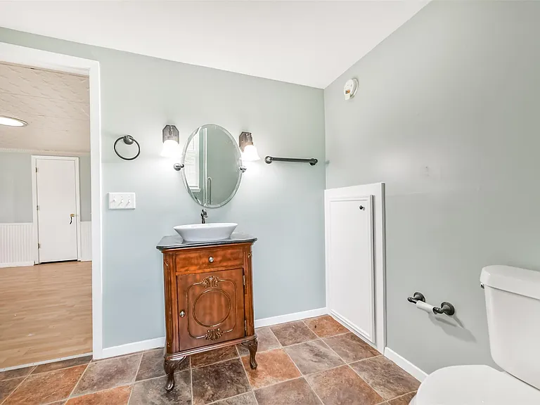 807 Stadium Cir — Photo 36