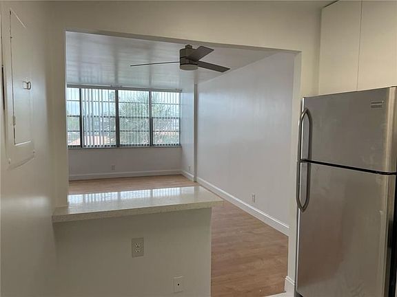 3rd image of 2741 Taft St APT 306
