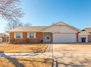 709 N Silver Leaf Dr, Moore, OK 73160