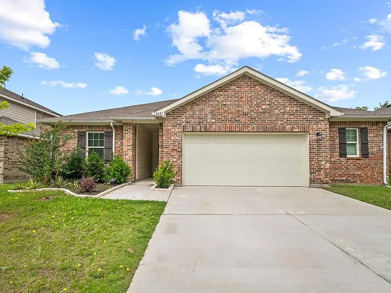 2421 Frio River Rd — Photo 1