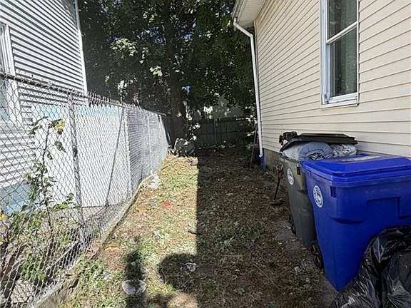 3rd image of 287 Sayles St
