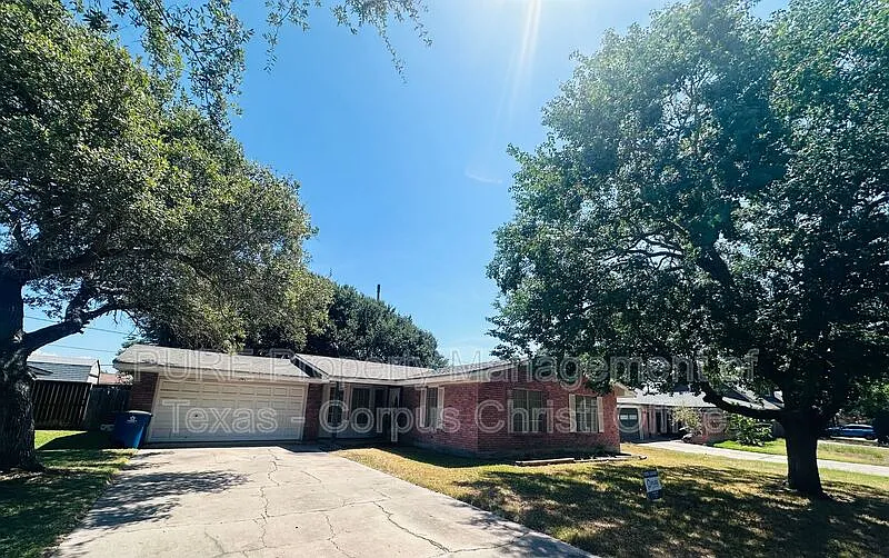 3 bed, 2.0 bath, 1400 sqft, $2,100 — Photo 3