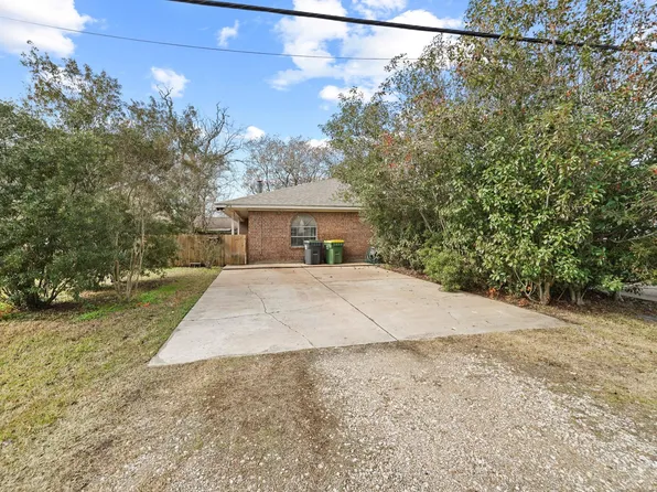 2118 N Austin Ave, Pearland, TX 77581