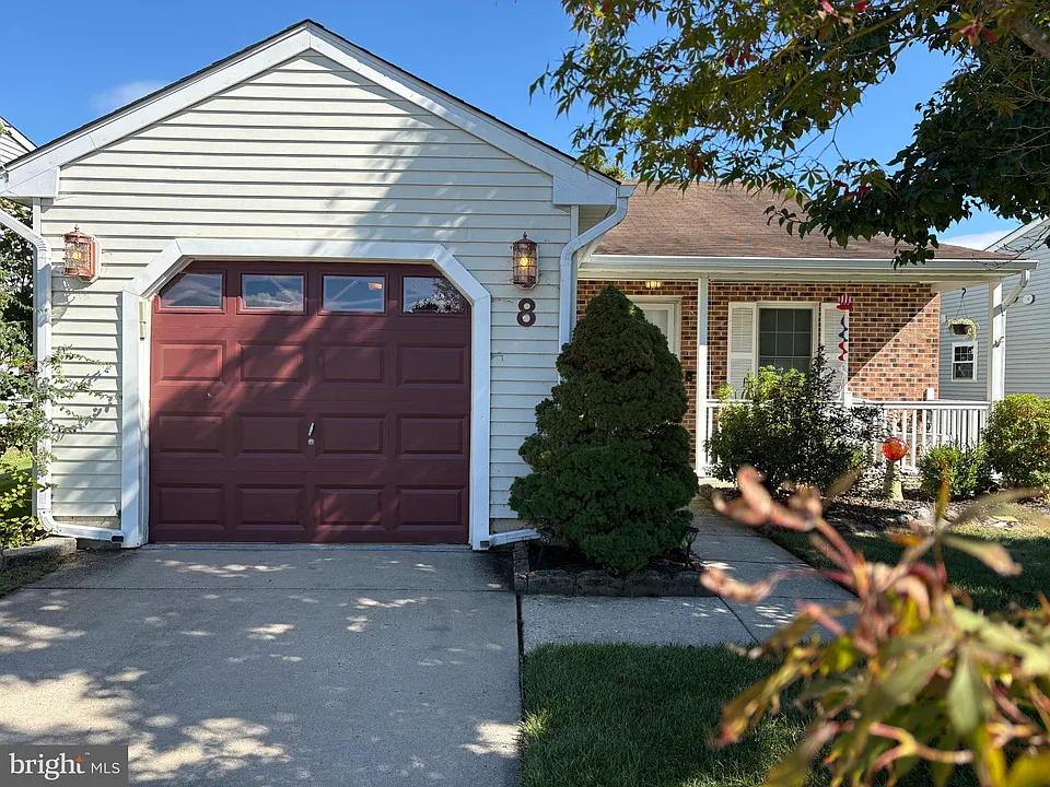 8 White Stone Ct