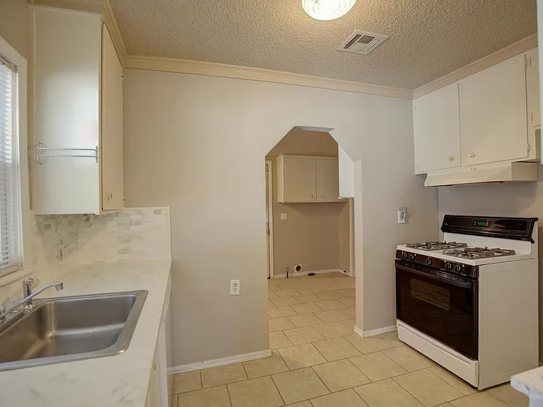 1325 S Delaware Ave — Photo 13