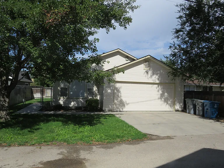 2112 S Longmont Ave — Photo 20