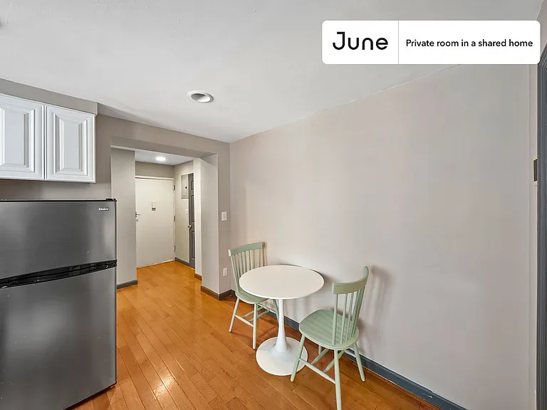 226 E 7th St #B — Photo 10