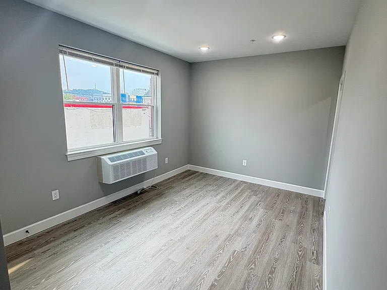 168-170 Fair St #203 — Photo 9