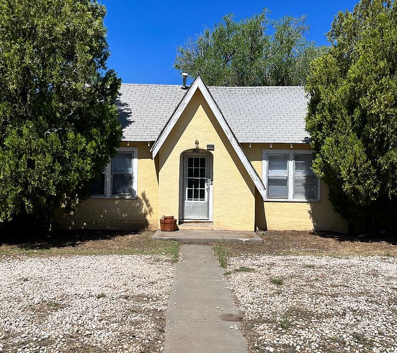1st image of 220 S Avenue J