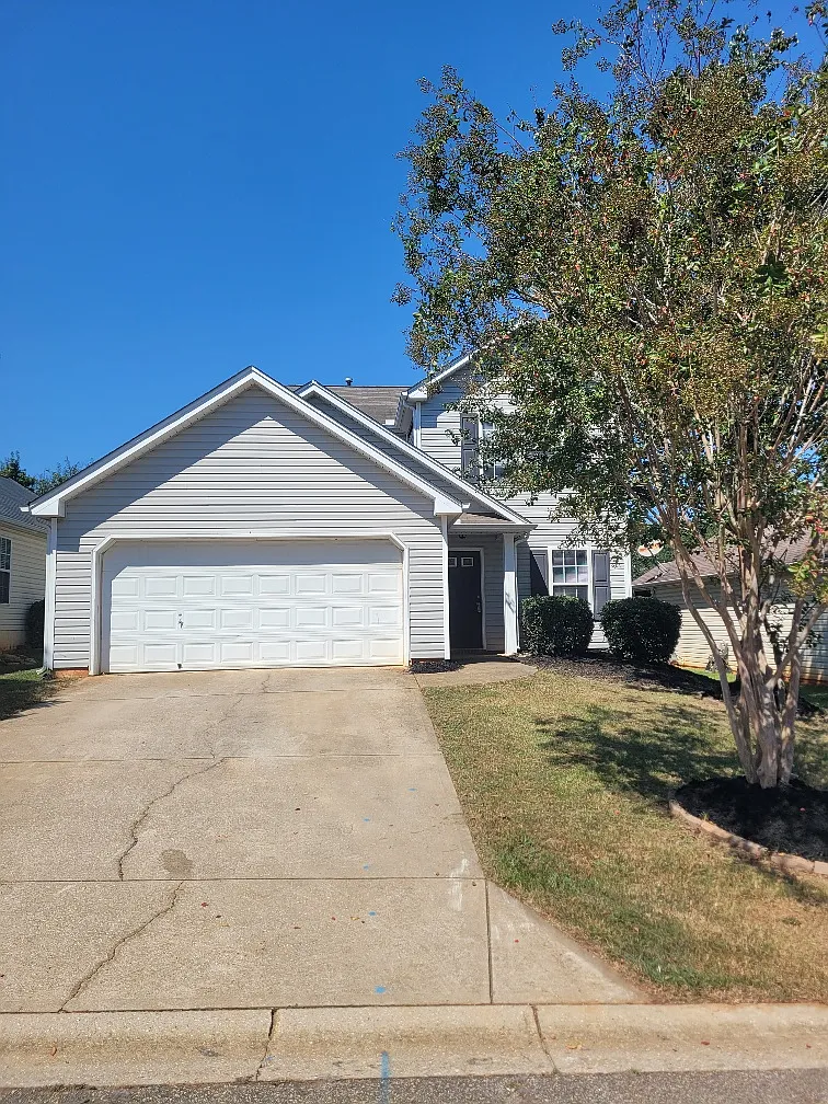 4 bed, 1300 sqft, $1,610 — Photo 1