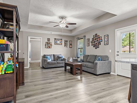 4th image of 531 S Forest Lane