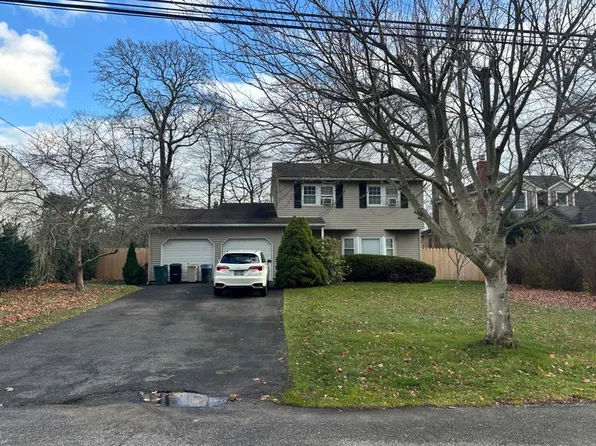 121 Bayview Ave, Bayport, NY 11705