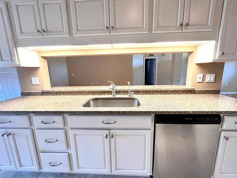 6535 Canary St — Photo 8