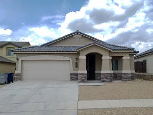 Front View - Xeriscape Stucco - Covered Porch