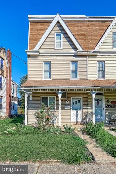 1st image of 417 3rd St