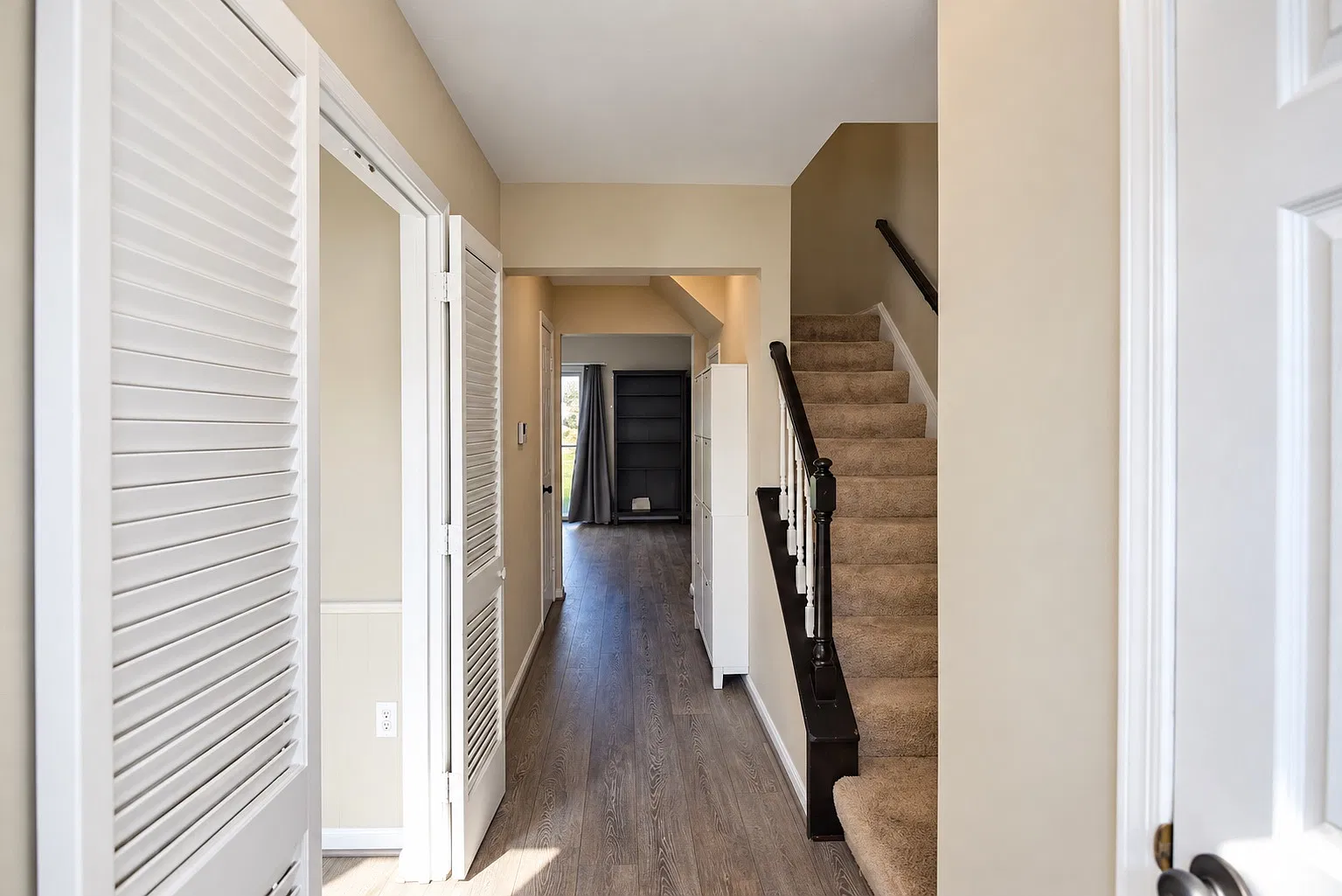 3 bed, 2.5 bath, 1302 sqft, $2,475 — Photo 3
