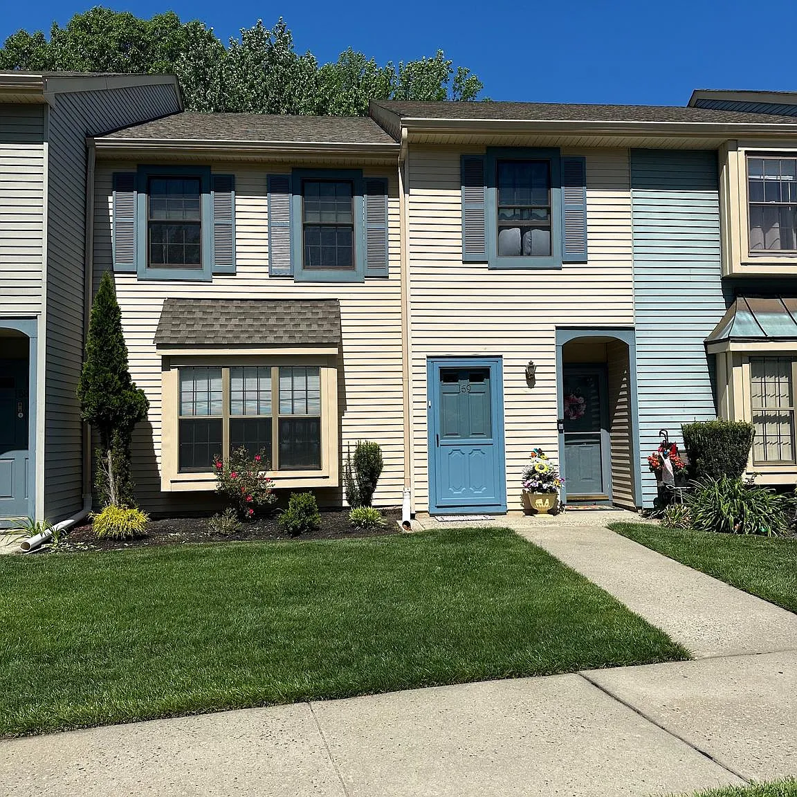 2 bed, 1.0 bath, 983 sqft, $2,350 — Photo 1