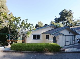 16 Carisbrook Ln, Oakland, CA 94611