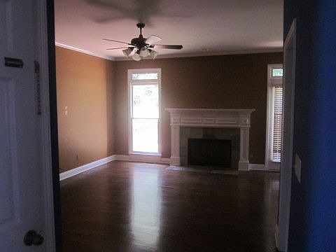 4th image of 201 Forrester Ct
