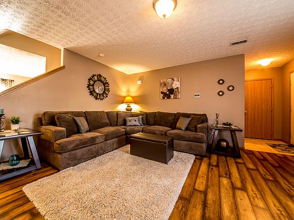 3rd image of 1841 Daisyfield Dr