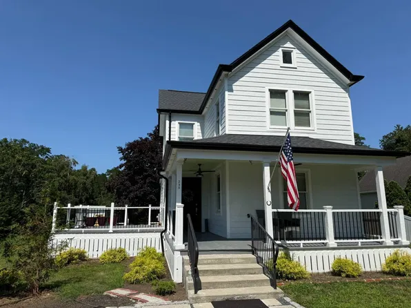 235 Cemetery Rd, East Marion, NY 11939
