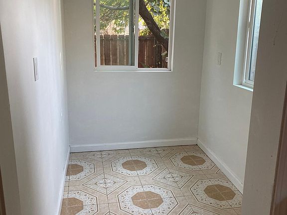 5th image of 1567 Ford Ave