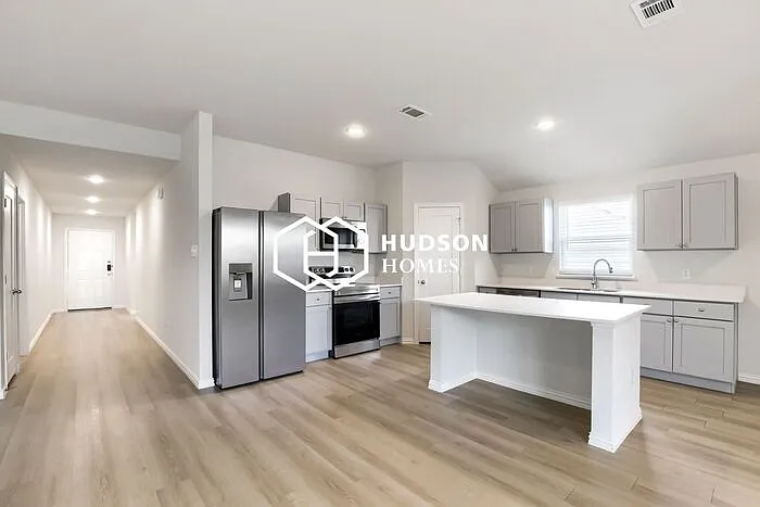 4 bed, 2.0 bath, 1763 sqft, $1,645 — Photo 3