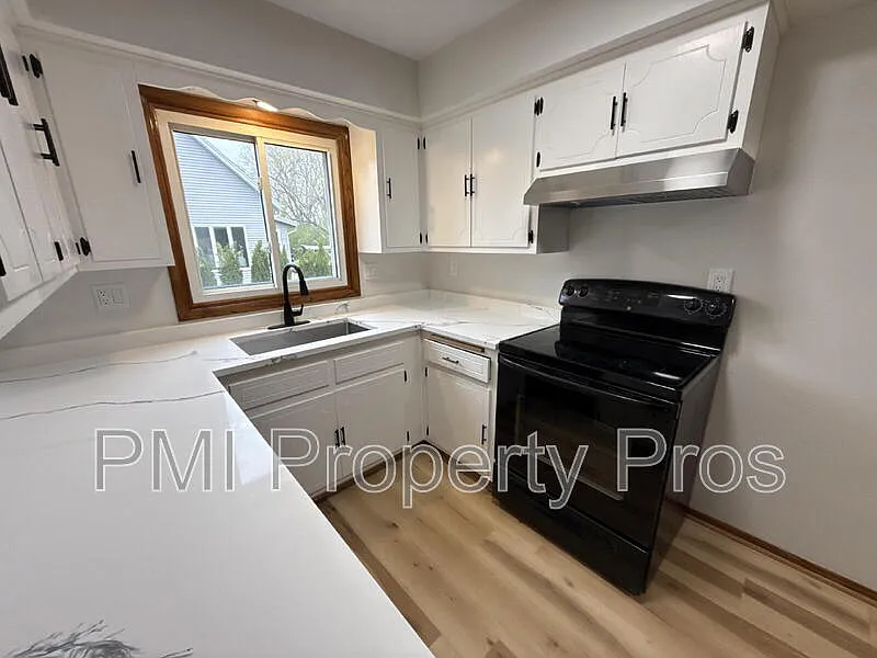 Building Photo - 8148 S 88th St
