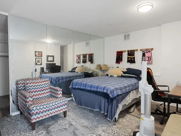 2403 N Lakeview Ave #1 — Photo 10