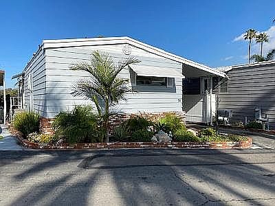 1st image of 2550 Pacific Coast Hwy Space 30