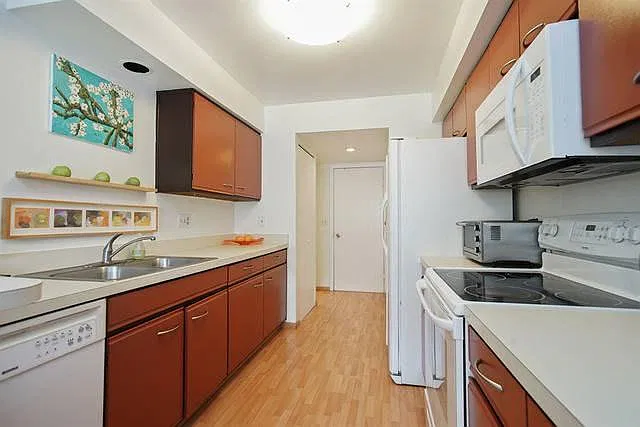 2 bed, 1.5 bath, 1100 sqft, $2,150 — Photo 2