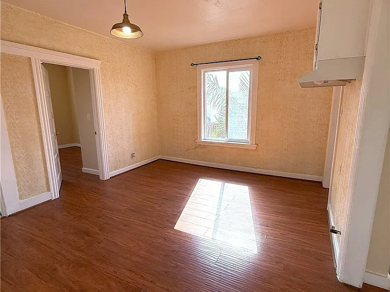 1946 New England St #1/2 — Photo 16