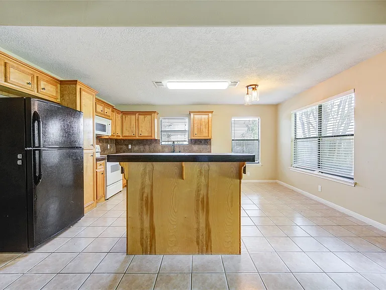 9550 Thousand Oaks Loop — Photo 10