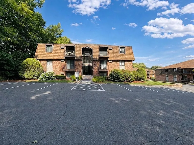 645 W Lowell Ave — Photo 3